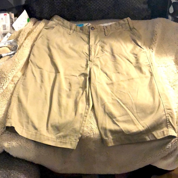 Volcom Khaki Shorts, size 30 - Picture 1 of 5